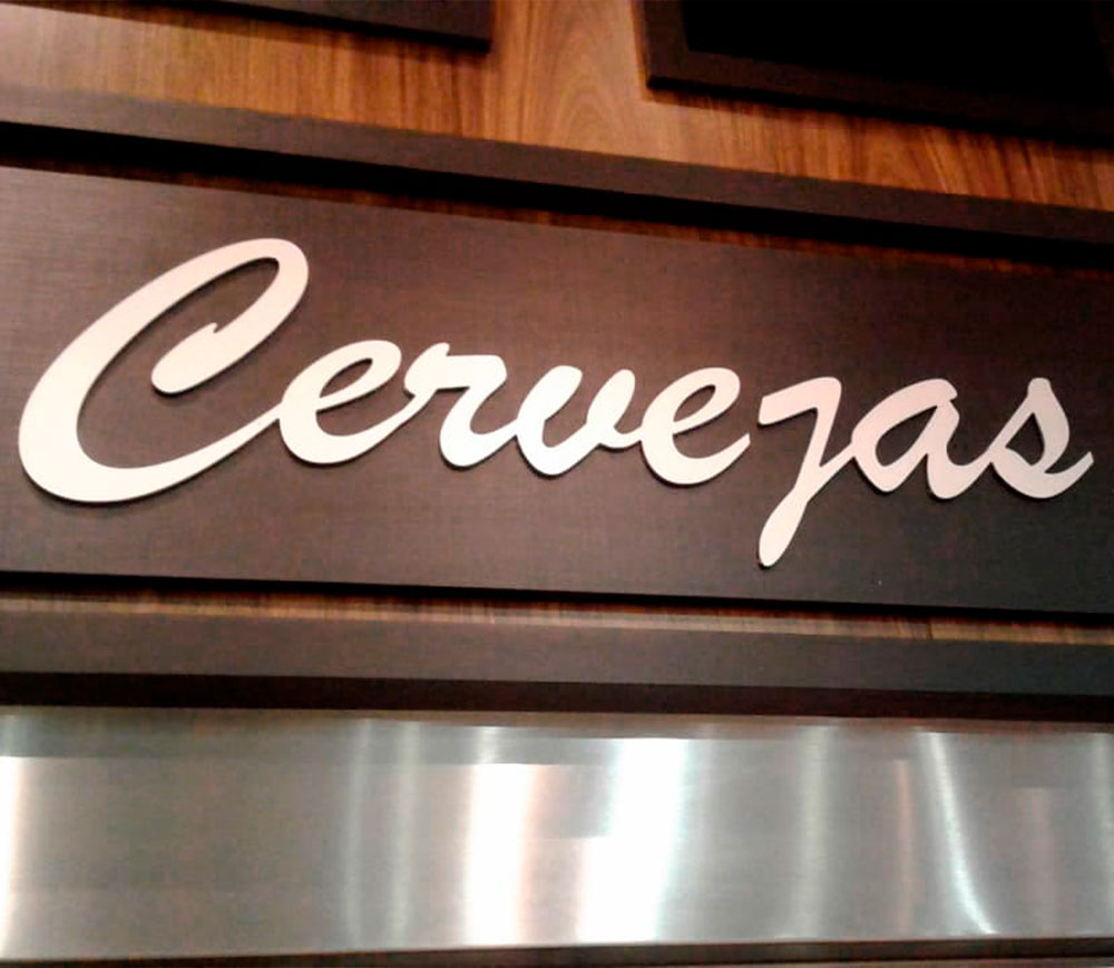 Letreiro para posto de gasolina em PVC Expandido com a palavra cervejas