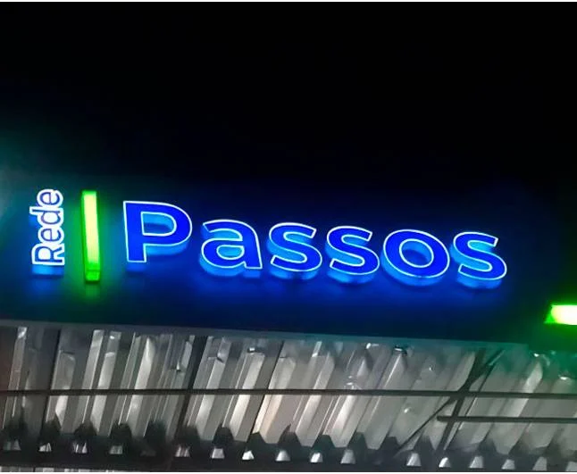 Letreiro de posto de gasolina Rede Passos