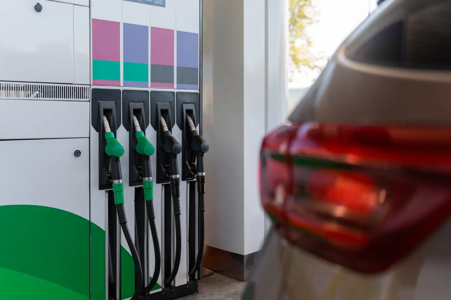 Posto de gasolina que possui tanque para posto de combustíveis