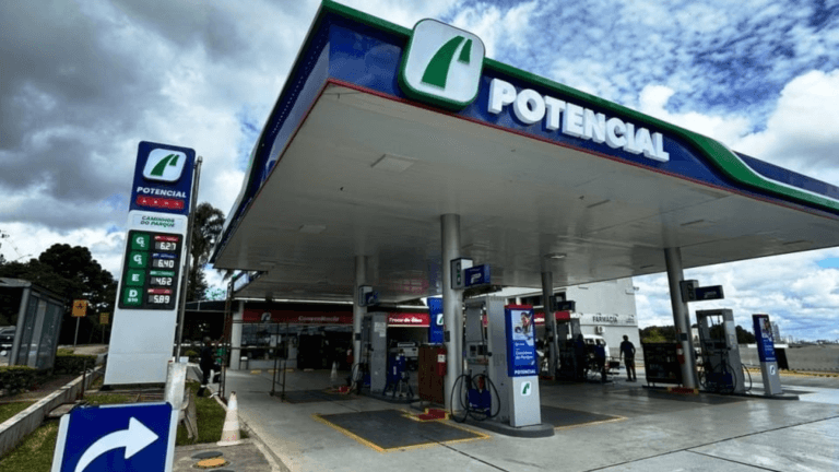 comunicacao visual Posto Potencial, posto de combustivel em Curitiba PR