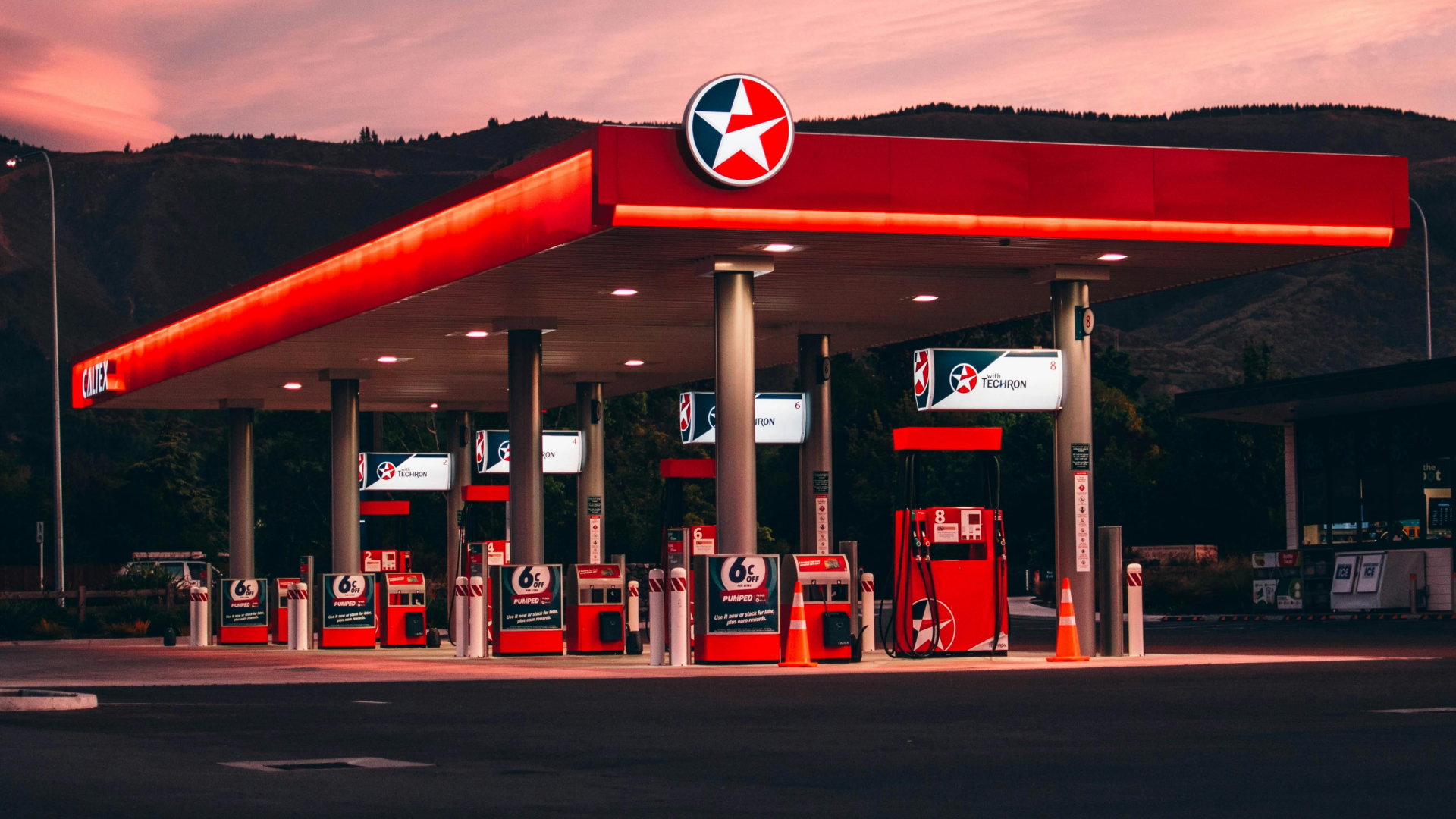 Posto bandeira branca vs. marcas consagradas