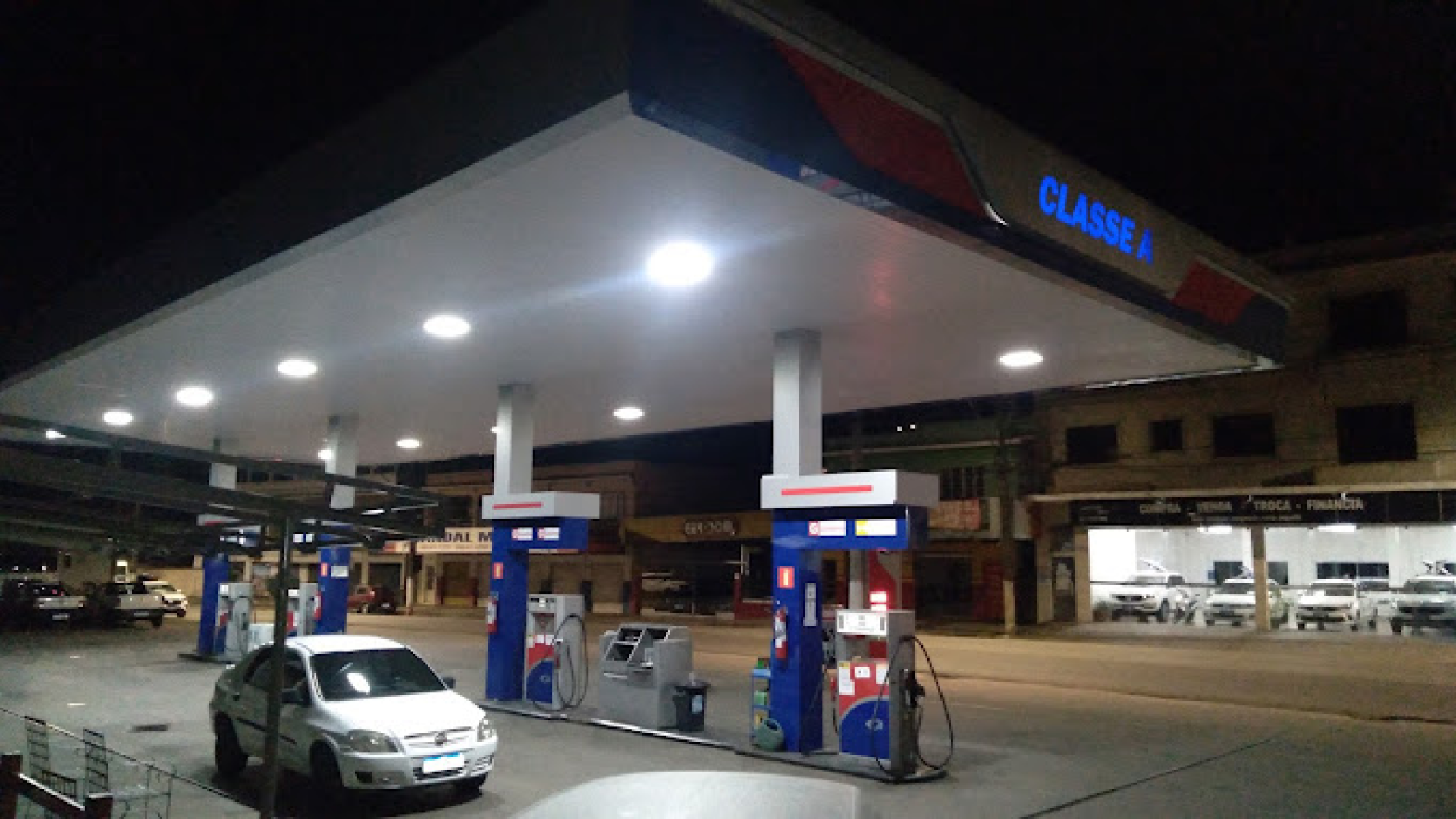 fachada para posto de gasolina